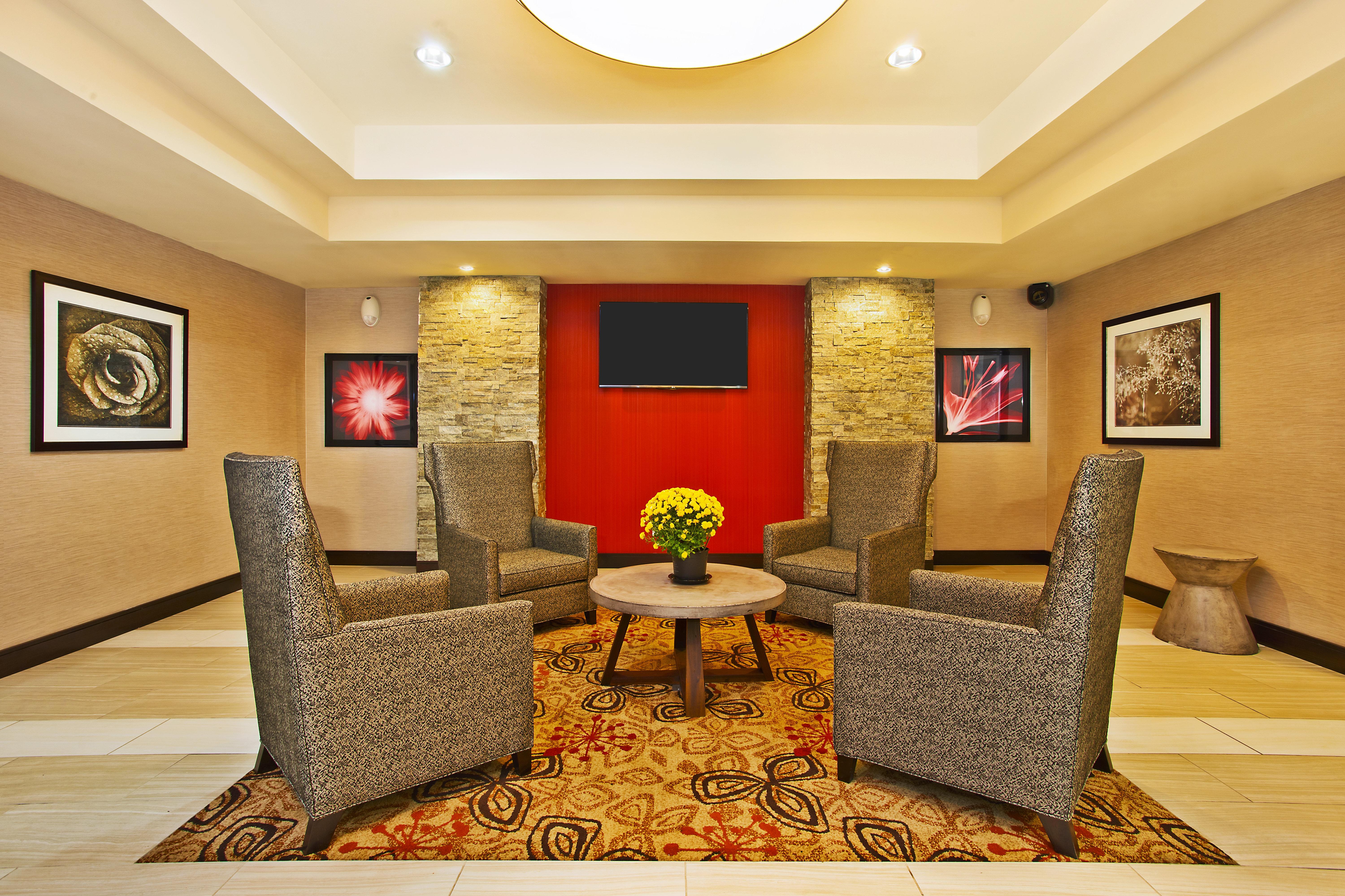 Holiday Inn Express & Suites Springfield By Ihg Bagian luar foto