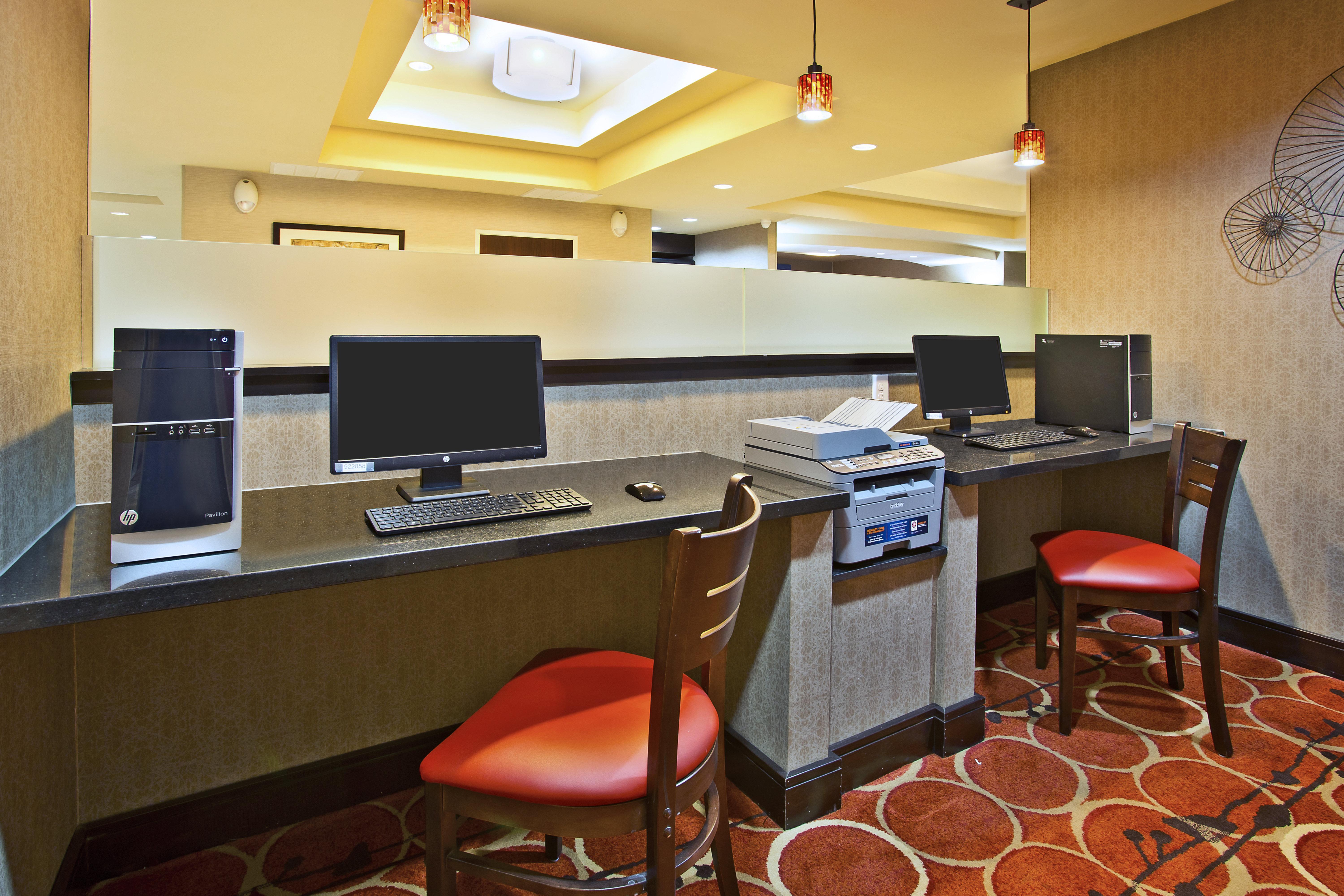 Holiday Inn Express & Suites Springfield By Ihg Bagian luar foto