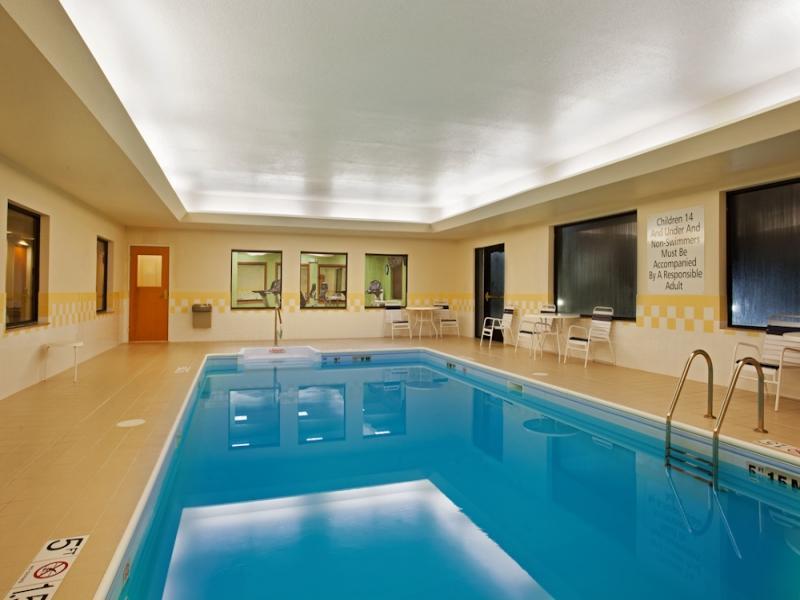 Holiday Inn Express & Suites Springfield By Ihg Bagian luar foto