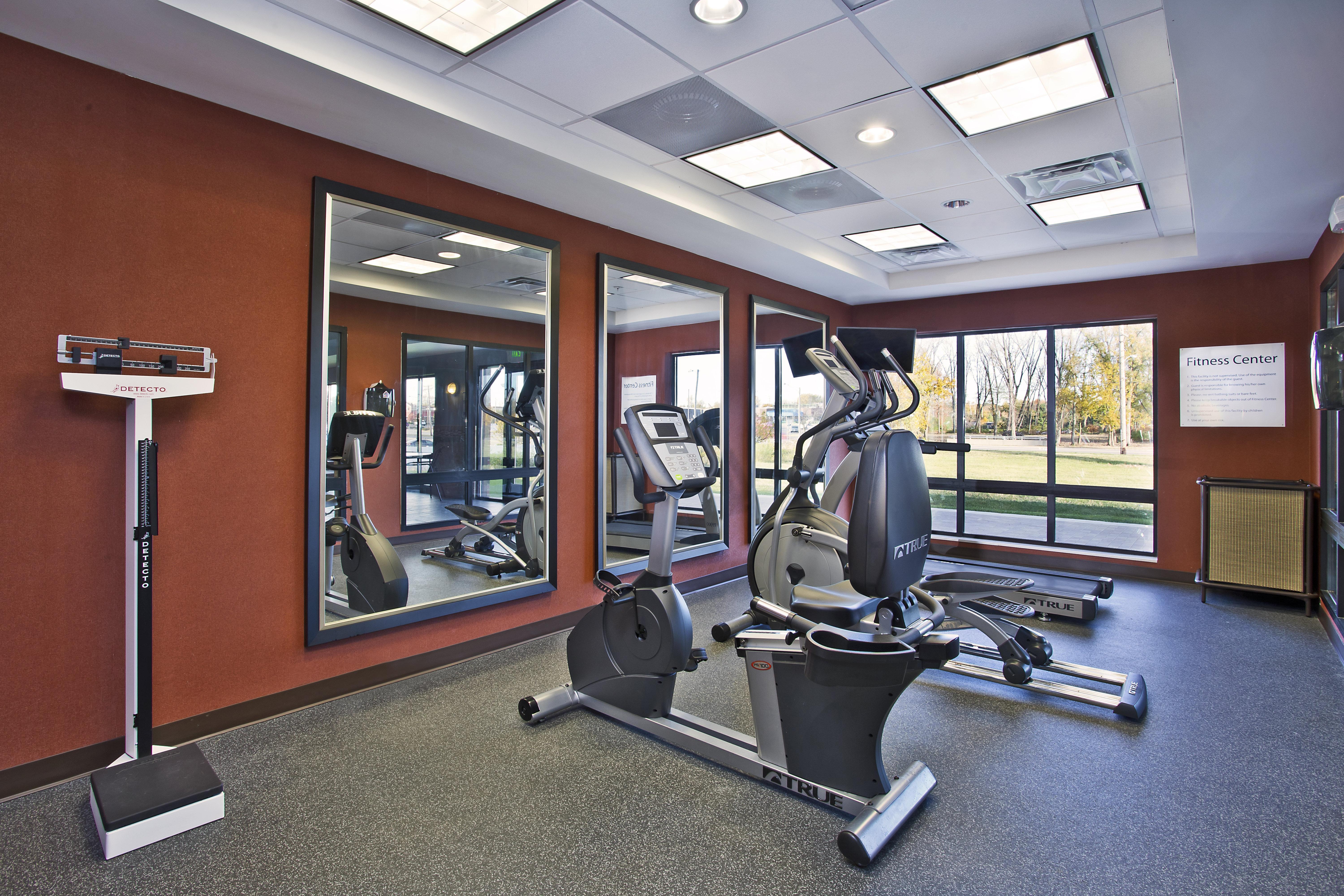 Holiday Inn Express & Suites Springfield By Ihg Bagian luar foto