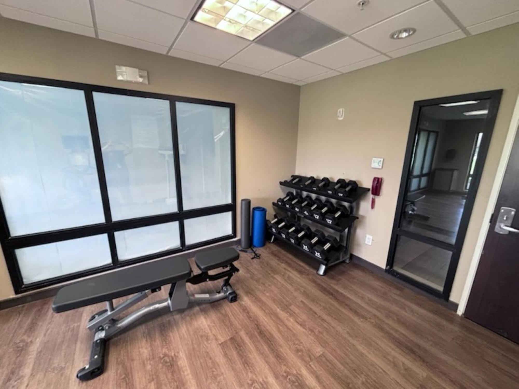 Holiday Inn Express & Suites Springfield By Ihg Bagian luar foto